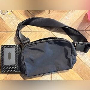 🎒Black Women’s Belt Crossbody Bag and Wallet Combo NWOT🎒